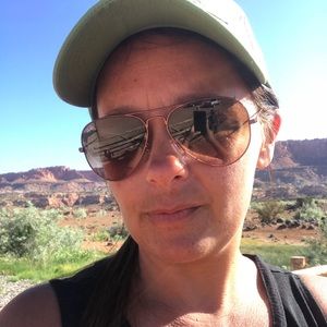 Meet your Posher, Lesie